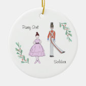 Anpassbare Nutcracker-Soldat/Party-Girl Keramik Ornament (Vorne)
