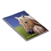 Anpassbare Pferde in einem üppigen grünen Feld in  Notizblock (Rechte Seite)