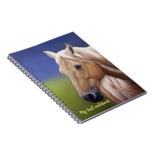 Anpassbare Pferde in einem üppigen grünen Feld in  Notizblock (Rechte Seite)