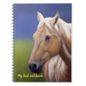 Anpassbare Pferde in einem üppigen grünen Feld in  Notizblock (Vorderseite)