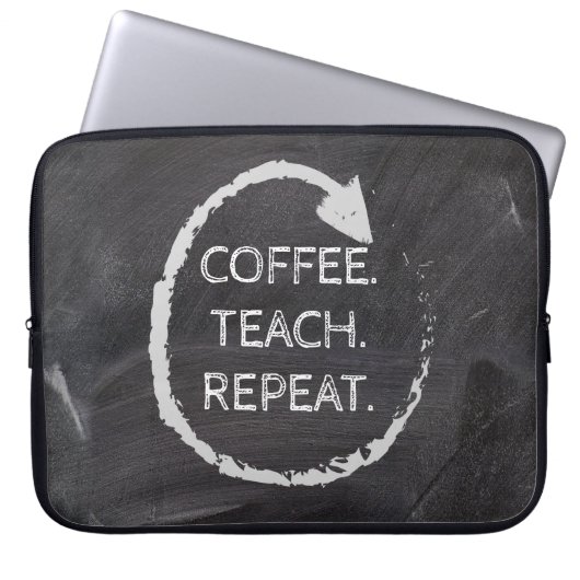 Anpassbare Phrase-Chalkboard-Kaffee-Teach-Wiederho Laptopschutzhülle (Vorderseite)