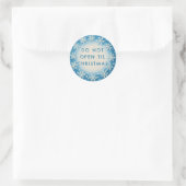 Anpassbare Schneeflocken-Geschenkverpackungsaufkle Runder Aufkleber (Tasche)