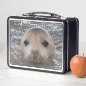 Anpassbare süße Robbe 'Füttere mich' Lunchbox (Beispiel)