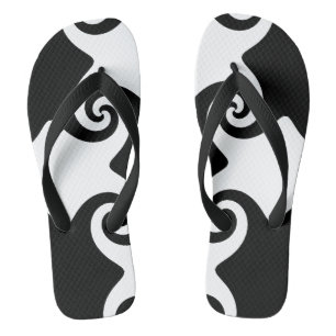 Anpassbare Swirl-Formen-Tribal wie Dreh-Flop Badesandalen