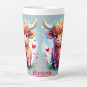 anpassbare Whimsical Valentine Highland Cow, Milchtasse (Vorderseite)
