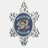 Anpassbare "Zeitfliegen, wenn" Uhr Schneeflocken Zinn-Ornament (Rechts)