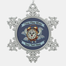 Anpassbare "Zeitfliegen, wenn" Uhr Schneeflocken Zinn-Ornament