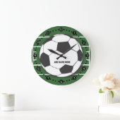 Anpassbarer Fußballball auf dem Feld Große Wanduhr (Zuhause)