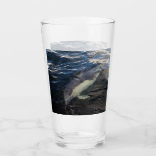 Anpassbarer Gemeiner Delfin Schwimmt Ozean Glas