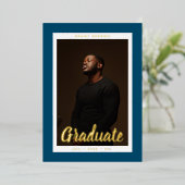 Anpassbarer "Graduate"-Foto-Abschluss Gold Folieneinladung (Stehend vorne)