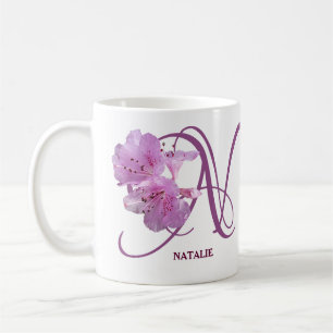 Anpassbarer Name Natalie hübsche rosa Blumenkunst Kaffeetasse
