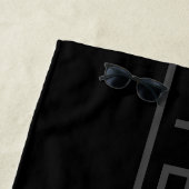 Anpassbarer Text | Bold Modern Black & Dark Gray Strandtuch (Beispiel)