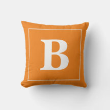 Anpassbares Monogramm auf Wurfkissen