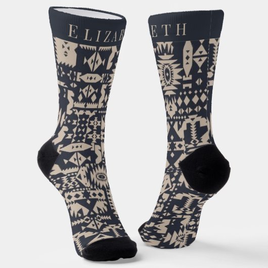 Anpassbares Monogramm Initial Aztec-Stil Design Socken (Gewinkelt)
