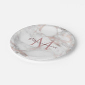 Anpassen der Vorlage für Rose-Goldmarmor-Monogramm Pappteller (Schrägansicht)