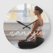 Anpassen des Fotos Moderne Yoga-Namaste-Skriptuhr Große Wanduhr (Vorderseite)