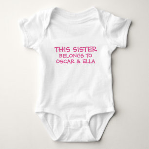 Anpassen von Geschwisternamen an BabySchwester Baby Strampler