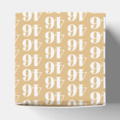 Anpassung mit Anzahl, anfängliches Monogramm Kamel Geschenkschachtel (Oben)