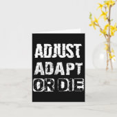 Anpassung oder Die an Inspiration - Cooles Zitat Karte (Gelbe Blume)
