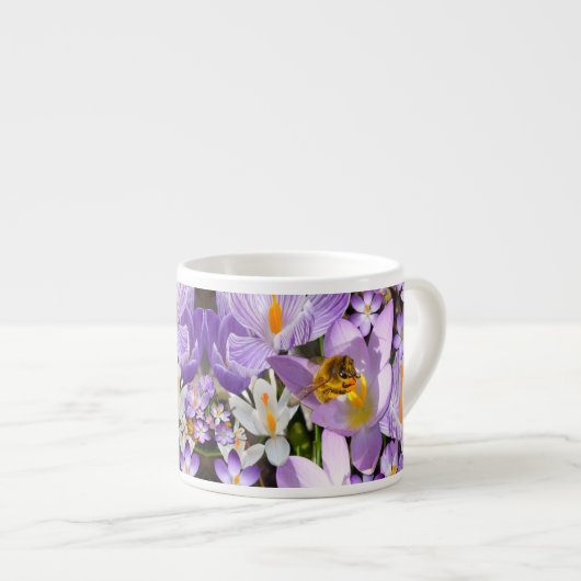 Ansammlung Nectar aus Crocus Blume Kaffee Mu Espressotasse (Vorderseite Rechts)
