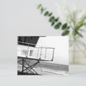 Anschauen der Surfer auf der Postkarte (Stehend Vorderseite)