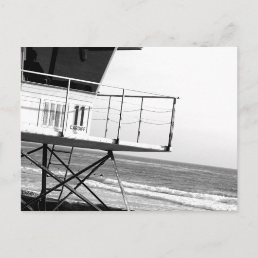 Anschauen der Surfer auf der Postkarte (Vorderseite)