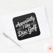 Anscheinend mag ich Disc Golf Lustiger Golfliebhab Quadratischer Aufkleber (Umschlag)