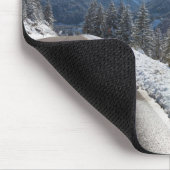 Anschlagtafel auf einer Winterstraße, Schnee Mousepad (Ecke)