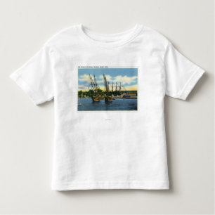 Ansicht der alten Schiffbrüche im Hafen Kleinkind T-shirt