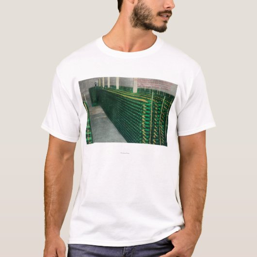 Ansicht der Champagne VaultsAsti, CA T-Shirt (Vorderseite)