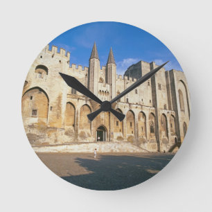 Ansicht der Eingangsfassade des Palastes (Foto) Runde Wanduhr