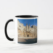 Ansicht der Eingangsfassade des Palastes (Foto) Tasse (Links)
