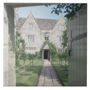 Ansicht der Front des Hauses (Foto) Fliese