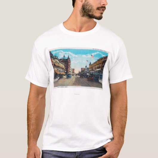 Ansicht der Hauptstraße mit Modell-t Ford-Autos T-Shirt (Vorderseite)