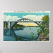 Ansicht der neuen Hängebrücke Poster (Vorne)