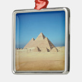 Ansicht der Pyramiden Ornament Aus Metall (Links)