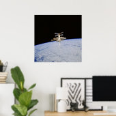 Ansicht der Raumstation Mir von Shuttle Atlantis Poster (Heimbüro)