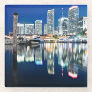 Ansicht der Skyline mit Reflexion im Wasser, Miami Glasuntersetzer
