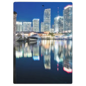 Ansicht der Skyline mit Reflexion im Wasser, Miami Klemmbrett (Rückseite)