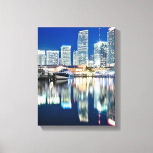 Ansicht der Skyline mit Reflexion im Wasser, Miami Leinwanddruck