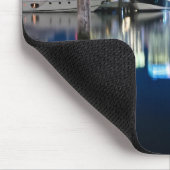 Ansicht der Skyline mit Reflexion im Wasser, Miami Mousepad (Ecke)