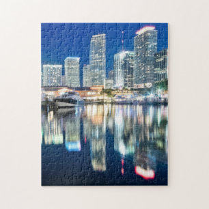 Ansicht der Skyline mit Reflexion im Wasser, Miami Puzzle