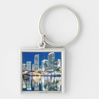 Ansicht der Skyline mit Reflexion im Wasser, Miami Schlüsselanhänger