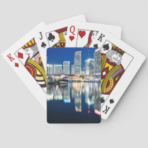 Ansicht der Skyline mit Reflexion im Wasser, Miami Spielkarten