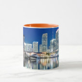 Ansicht der Skyline mit Reflexion im Wasser, Miami Tasse (Zentrum)