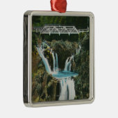 Ansicht der Spalte-Felsen-Fälle und der Brücke Silbernes Ornament (Rechts)