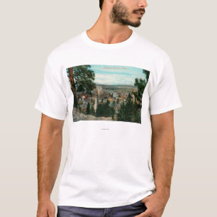 Ansicht der Stadt durch die Bäume T-Shirt