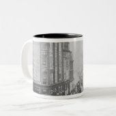 Ansicht der Tottenham-Gerichts-Straße, c.1885 Zweifarbige Tasse (Vorderseite Links)