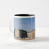 Ansicht der Westfront, umgebaut 1746-61 Zweifarbige Tasse (Vorderseite Links)