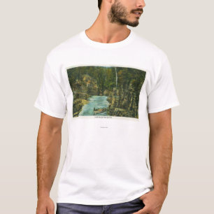 Ansicht des Bootes die Rapids oben schauend T-Shirt